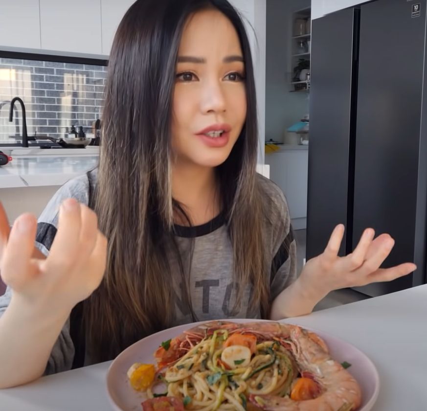 Chloe Ting eating shrimp zoodles