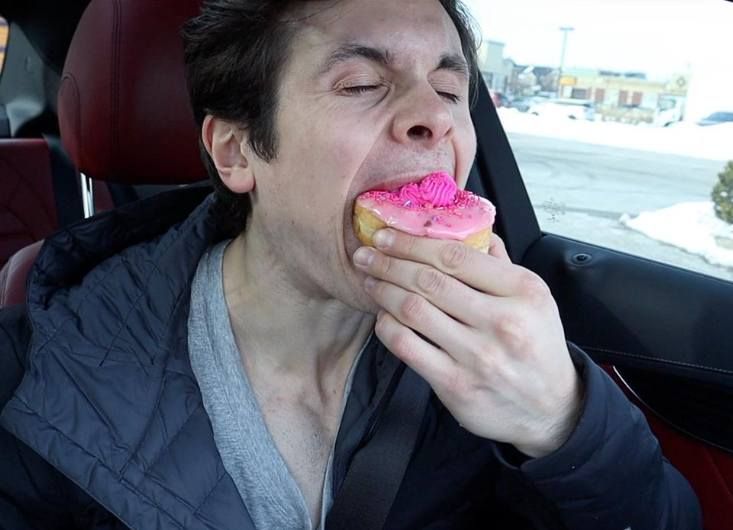 Will Tennyson eating a donut
